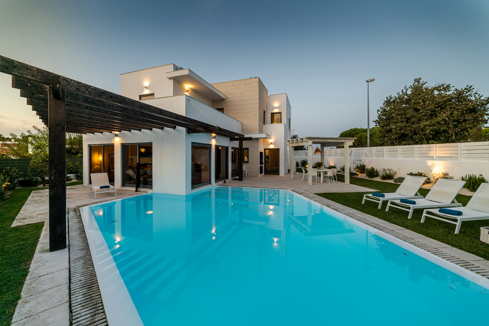 Immobilie in Colònia de Sant Pere auf Mallorca mit Pool und Holzpergula