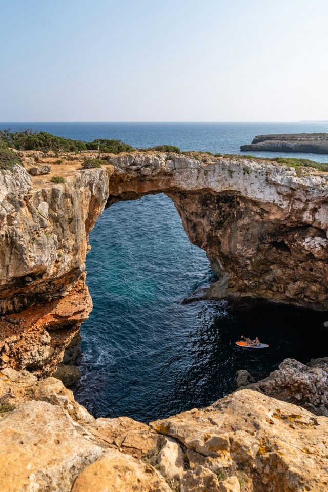 Küste mit Felsen nahe Cala d'Or Mallorca
